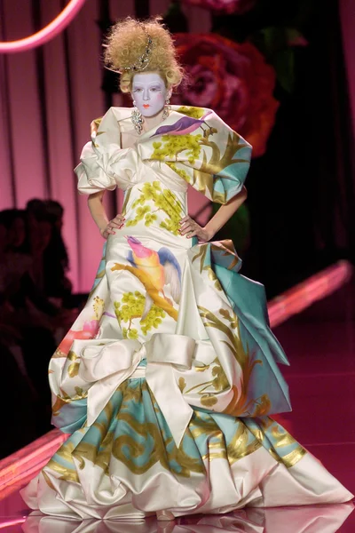 Look 27